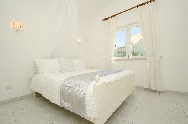 Silver bedroom with Queen bed & canopy